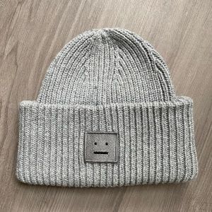 Acne studios face pansy wool beanie - grey